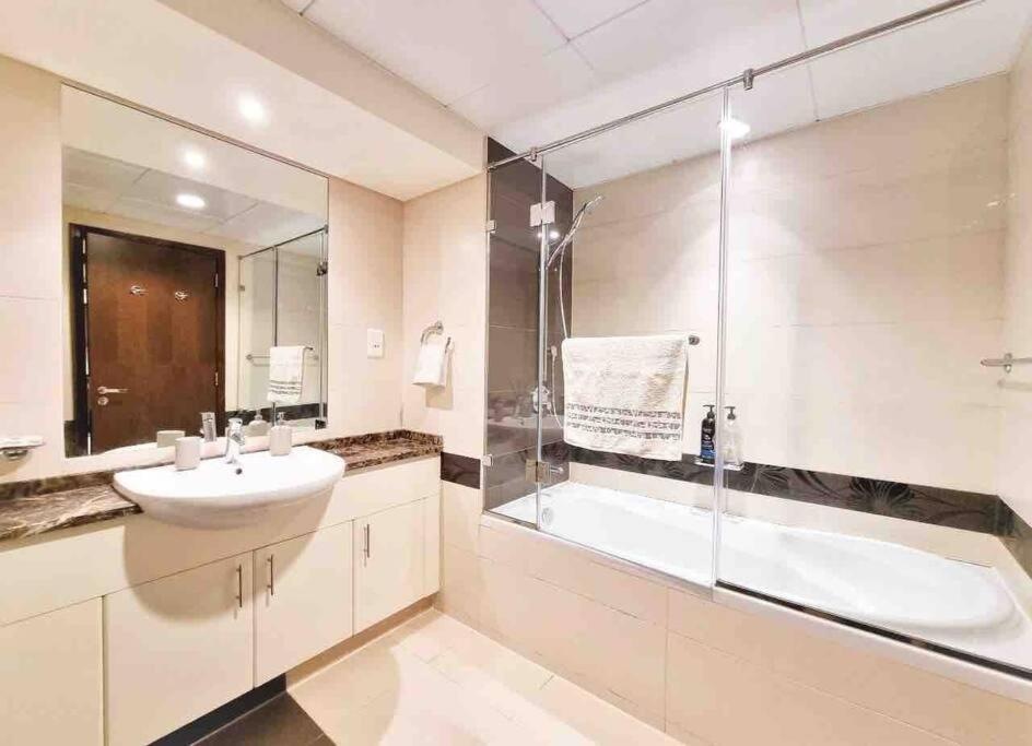 Modern And Spacious 1 Bedroom Near Downtown Wtc And Metro Dubai Exterior foto